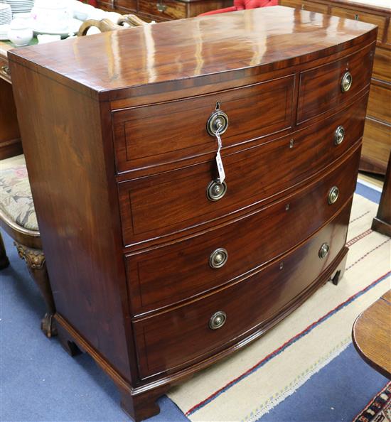 A Regency cross banded mahogany bowfronted chest of drawers W.105.5cm